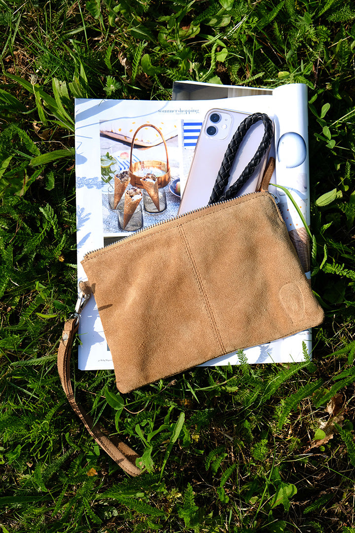 Alpha Veloursleder Clutch - Camel