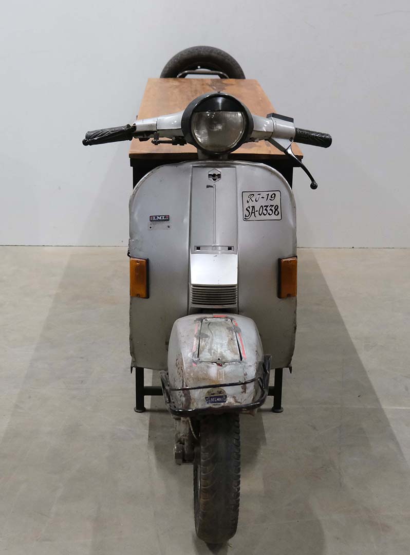 Nali Theke aus altem Scooter mit Schrank