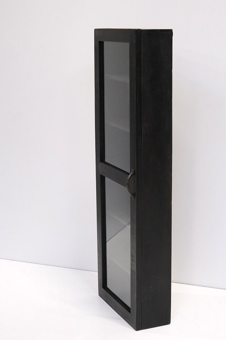 Schwarzer Wandschrank aus Holz - hoch