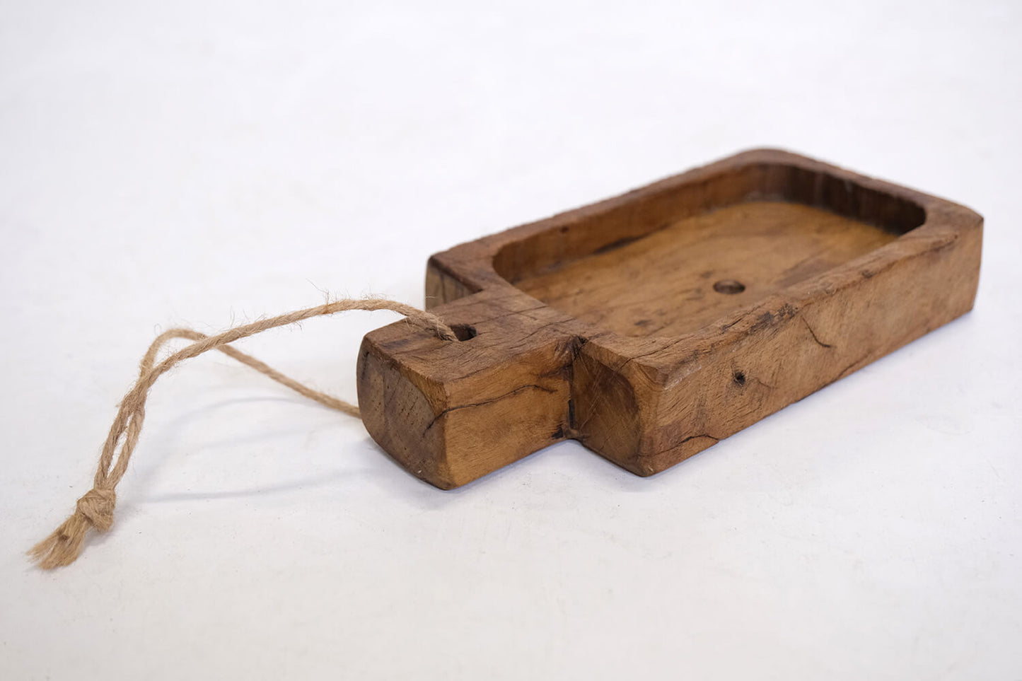Kleines Holztablett mit Henkel