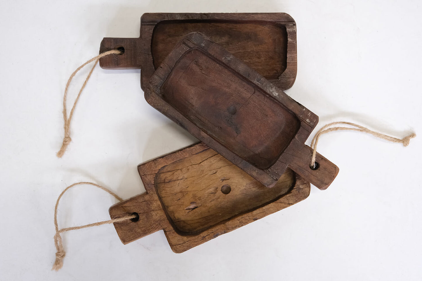 Kleines Holztablett mit Henkel