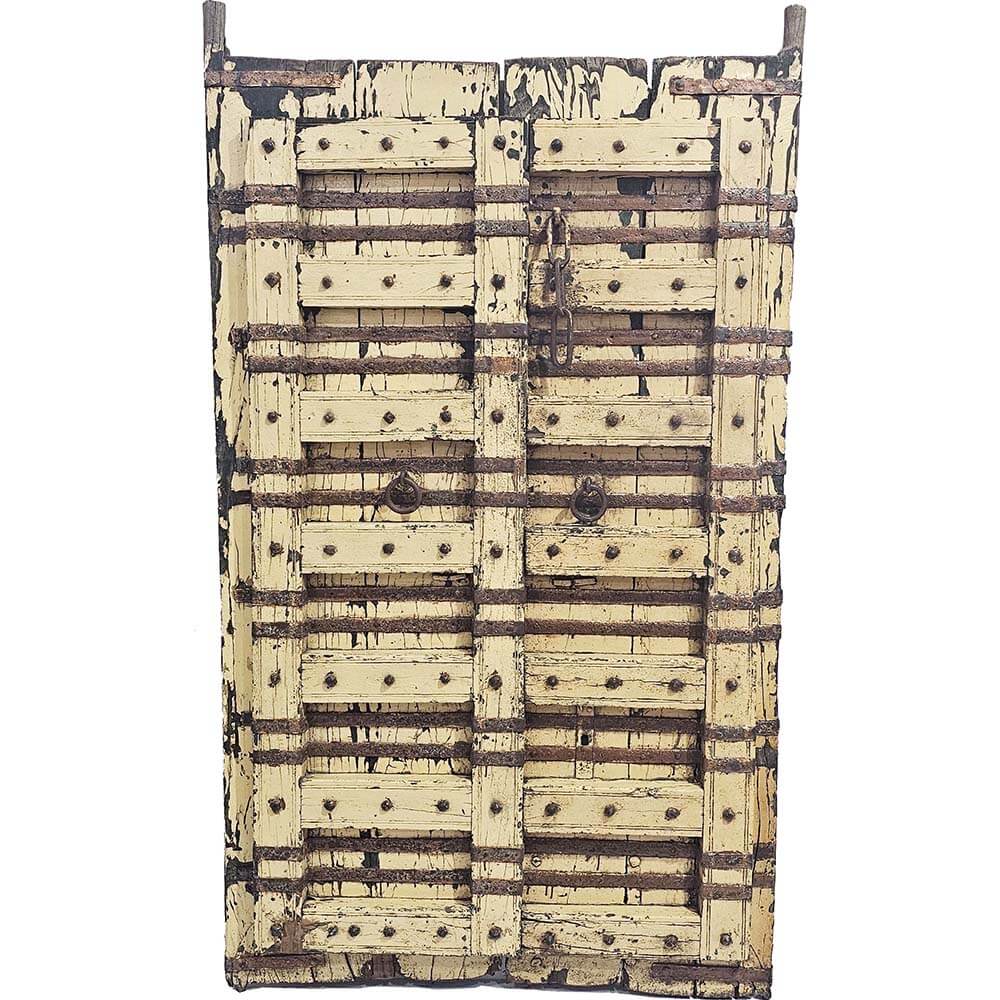 Alte gelbe Holztür