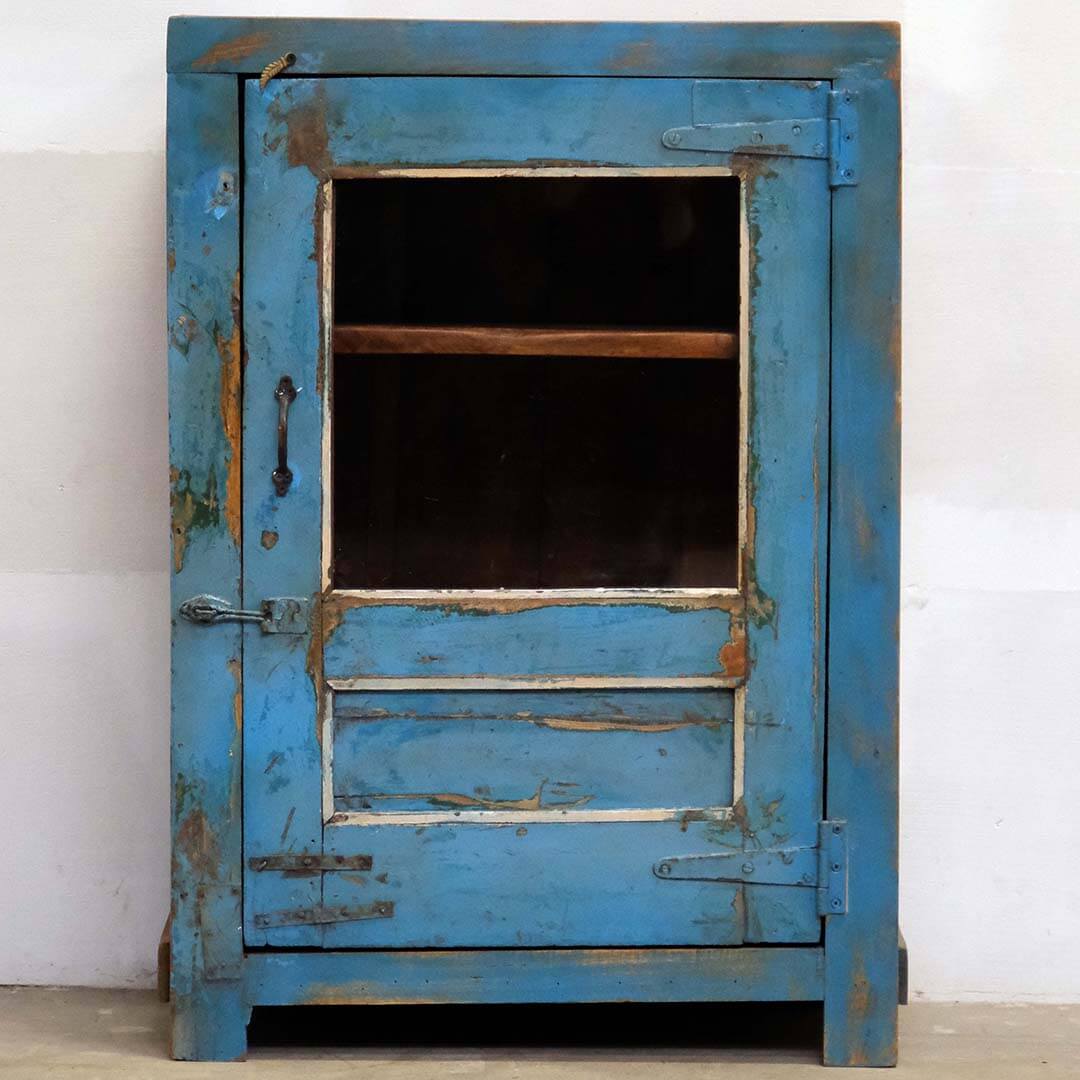 Blaue Vitrine
