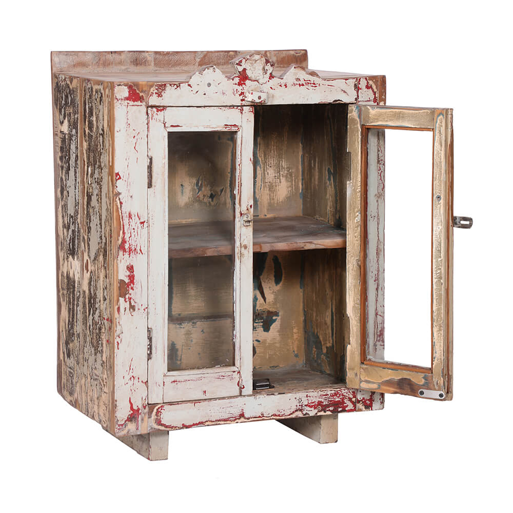 Einzigartige Vitrine mit Patina