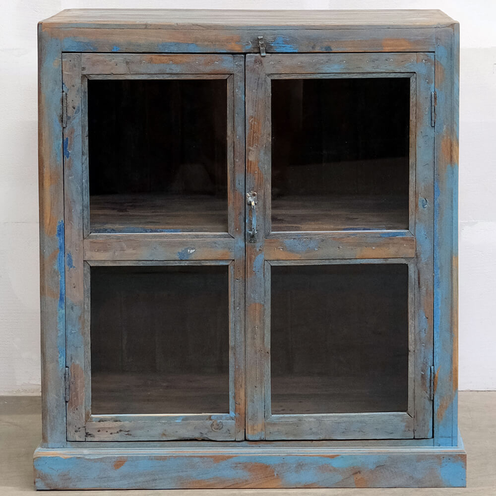 Blaue Vitrine