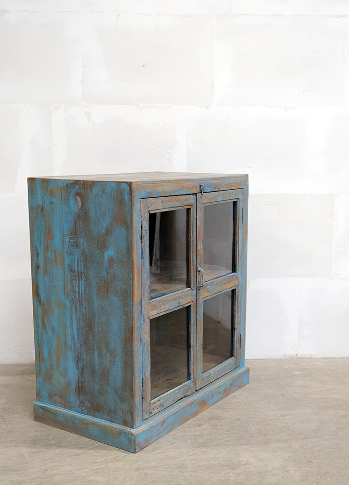 Blaue Vitrine