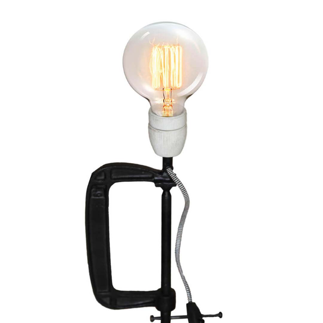 Crowe Tischlampe aus Schraubzwinge - Upcycling