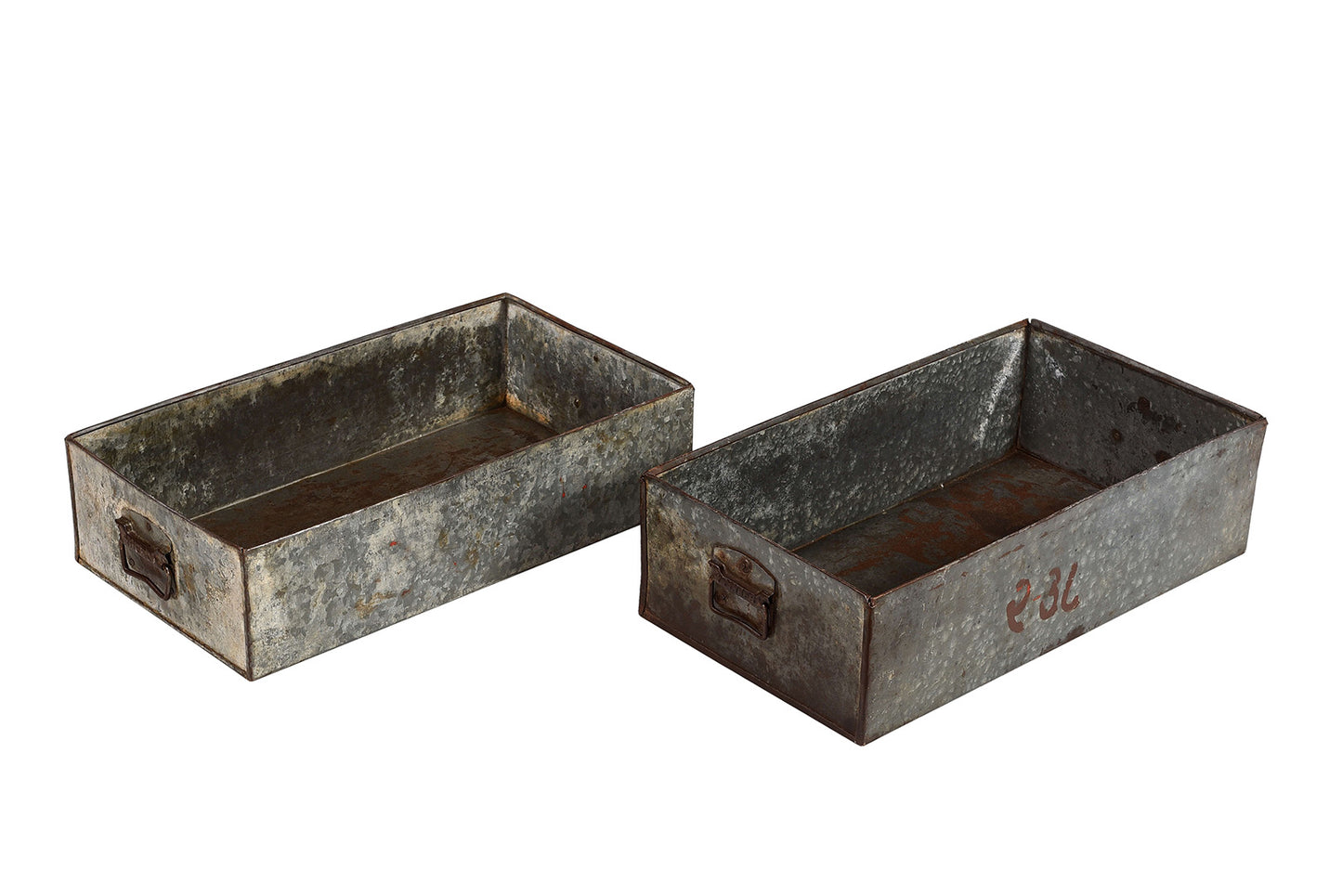 Alte Metallschublade mit Patina