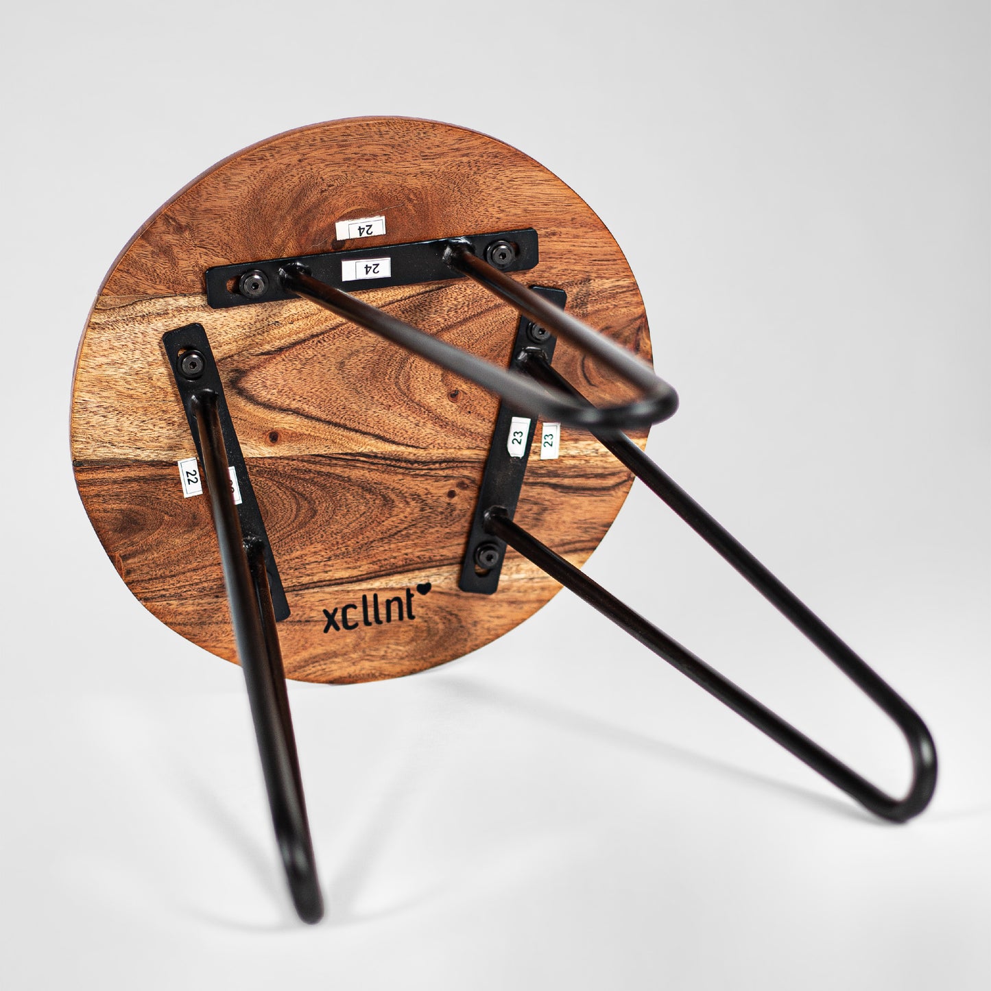 HairPin 103 – Industrie-Design Hocker aus Metall mit Holzsitz in schwarz oder kupfer