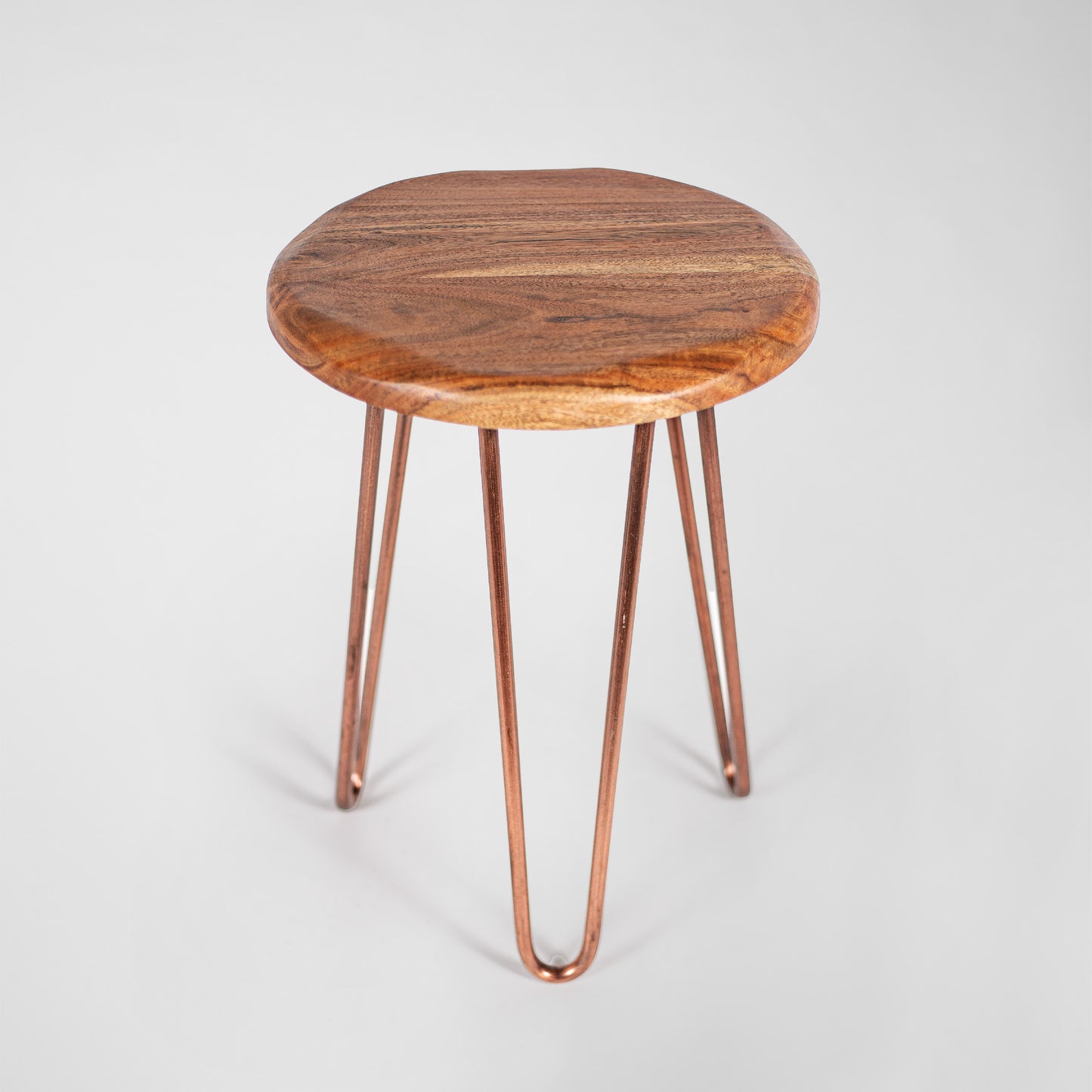 HairPin 103 – Industrie-Design Hocker aus Metall mit Holzsitz in schwarz oder kupfer