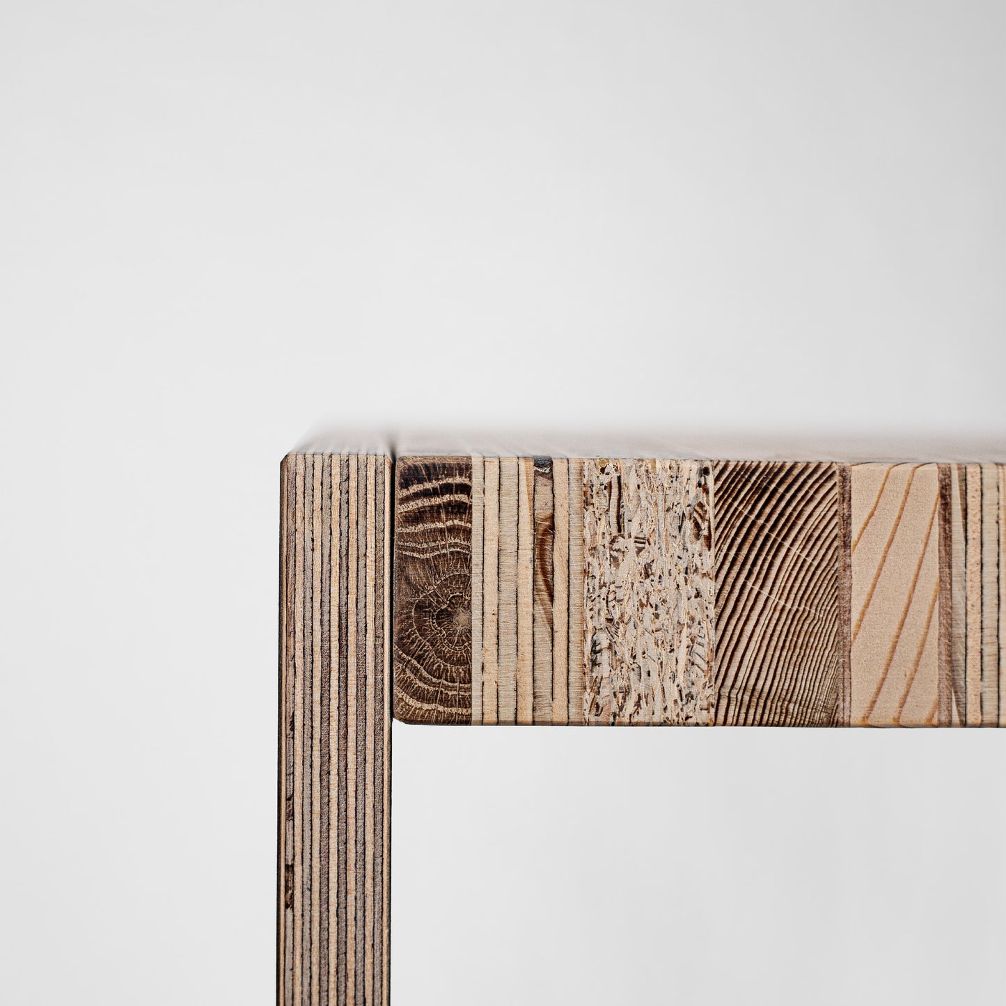The Hauler – Handmade Upcycling Hocker aus Holz
