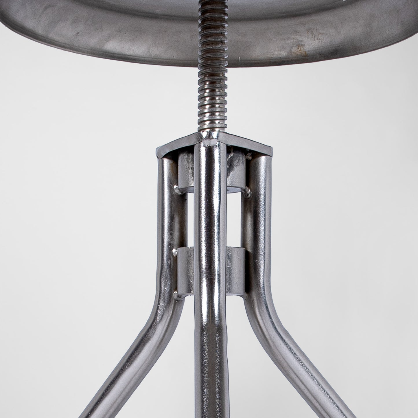 Iron Clinic – silberner Handmade Retro Industrie-Design Dreh-Hocker aus Metall in silber