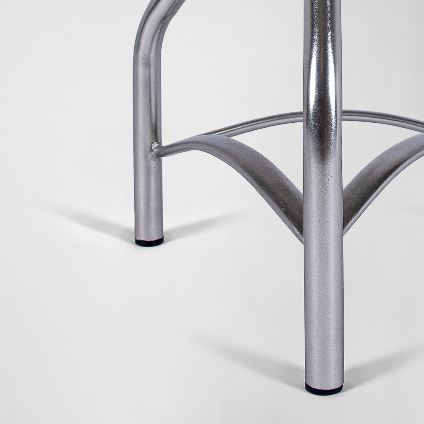 Iron Clinic – silberner Handmade Retro Industrie-Design Dreh-Hocker aus Metall in silber