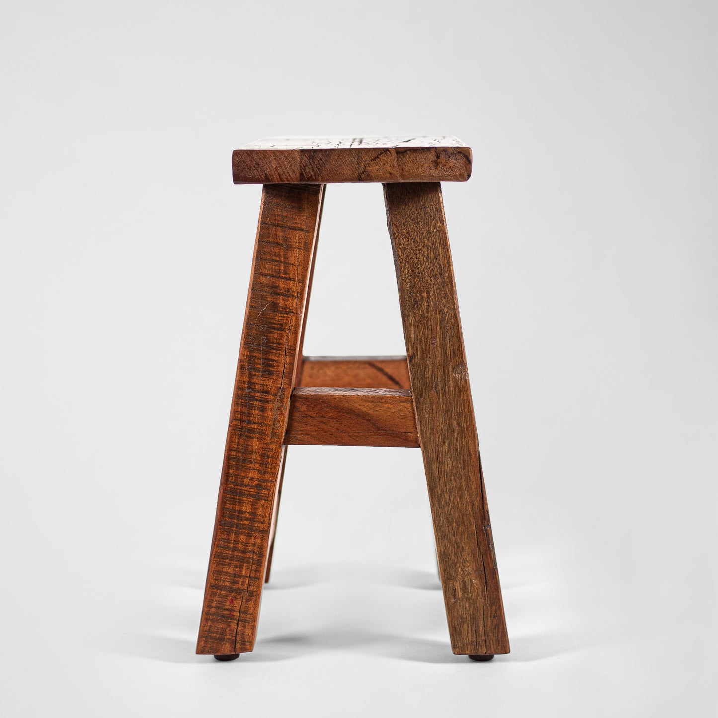 Woody Wayne – Landhaus Design Hocker aus Holz