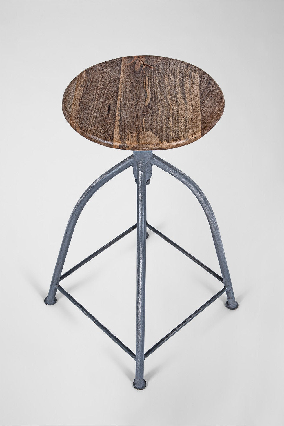 Mrs. Greyhound – Retro Vintage Industrie Design Hocker aus Metall mit Holzsitz