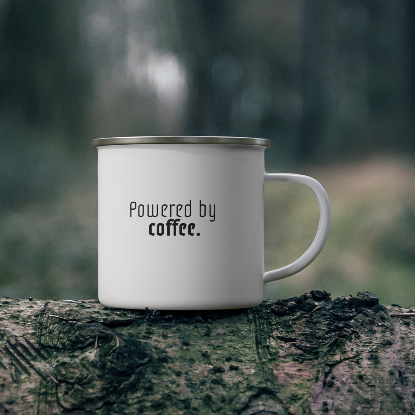 Kaffee-Becher mit Spruch „Powered by Coffee“ | Minimalistische Tasse für Kaffeeliebhaber by Señor Grafico