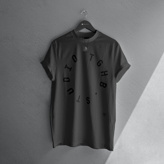 Signature Circle T-Shirt | Minimalistisches Premium Streetwear Design in Grau by TGHB.STUDIO