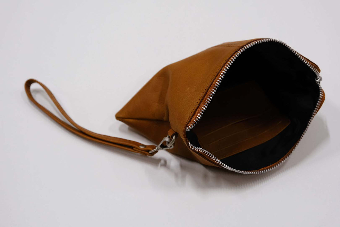 Alpha Clutch aus Leder - Braun