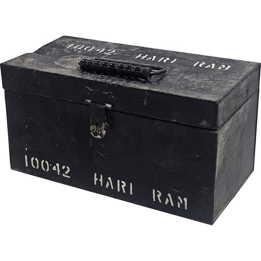 Alte Metallkisten von Air India