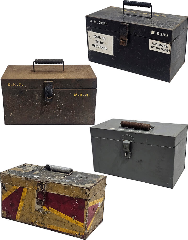 Alte Metallkisten von Air India