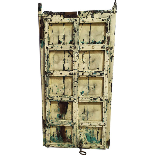 Detailreiche hellgelbe Holztür