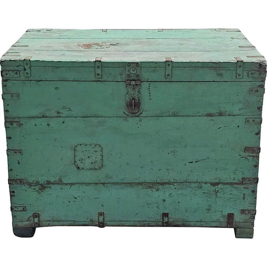 Alte Holzkiste mit Deckel