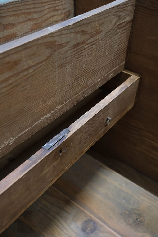 Alte Holzkiste mit Deckel