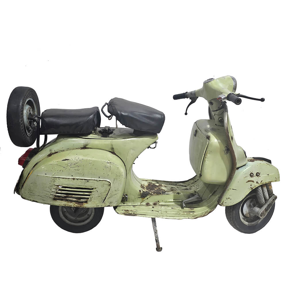 Alter, grüner Roller