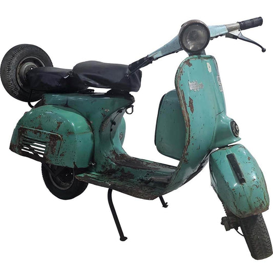 Alter, türkisblauer Roller