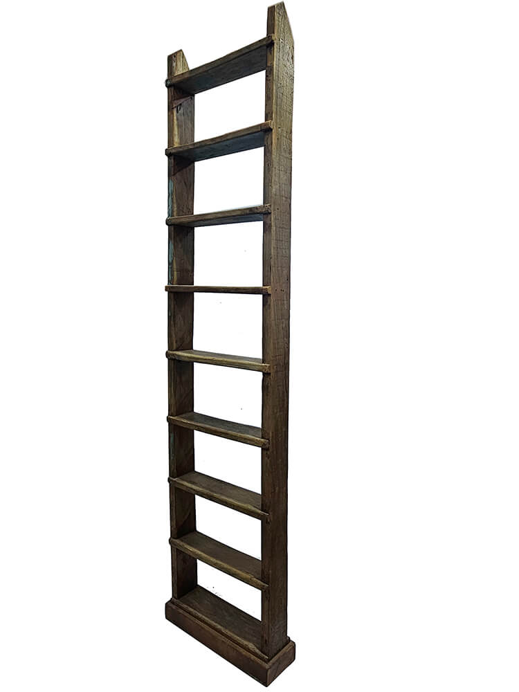 Regal aus einer alten Treppe