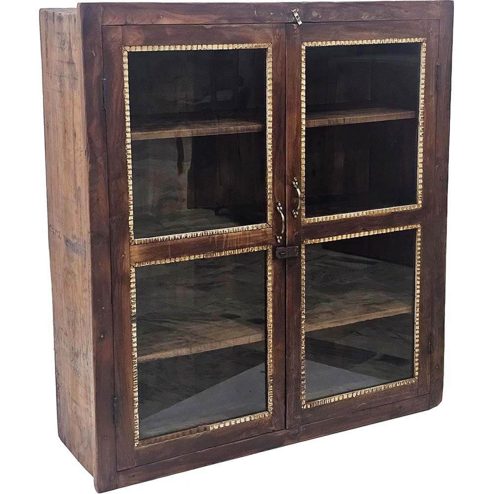 Schöner alter Wandschrank