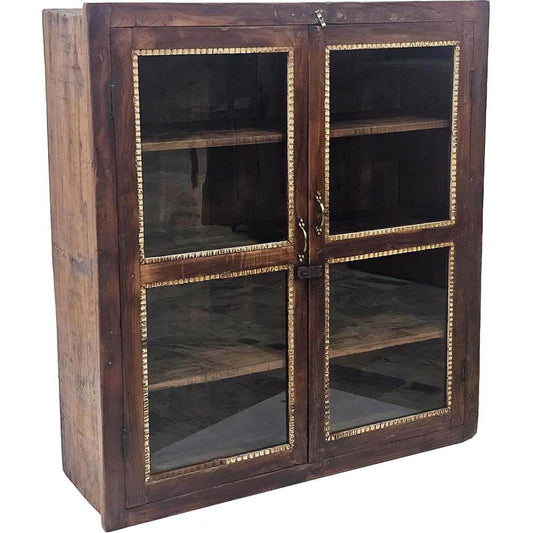 Schöner alter Wandschrank