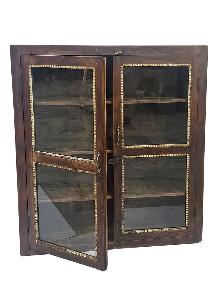 Schöner alter Wandschrank
