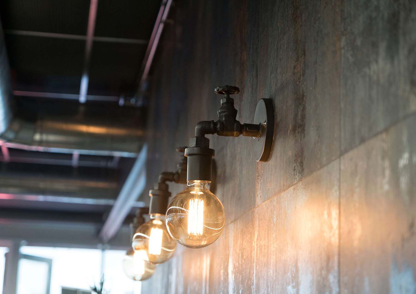 Albani Wandlampe aus Eisen - Gunmetall