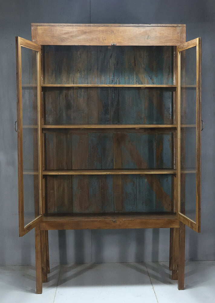 Doppelte Holzvitrine