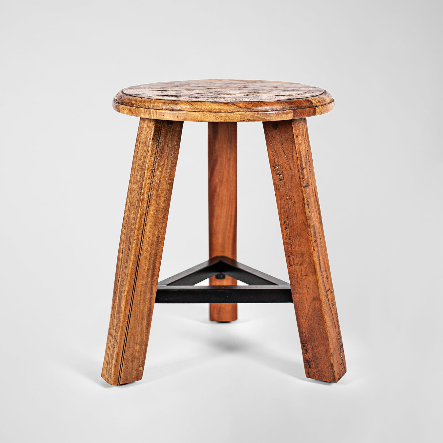 Babawood – Handmade country house design stool made of wood