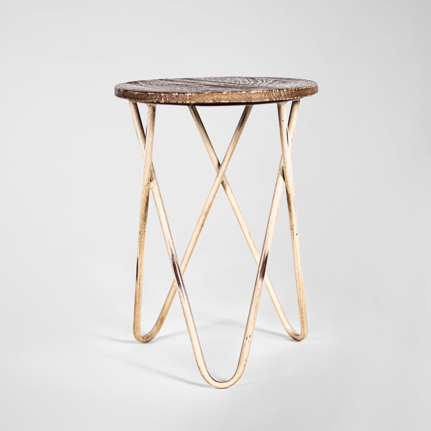 HairPin 104 – Handmade industrial design stool made of metal with wooden seat in black or white