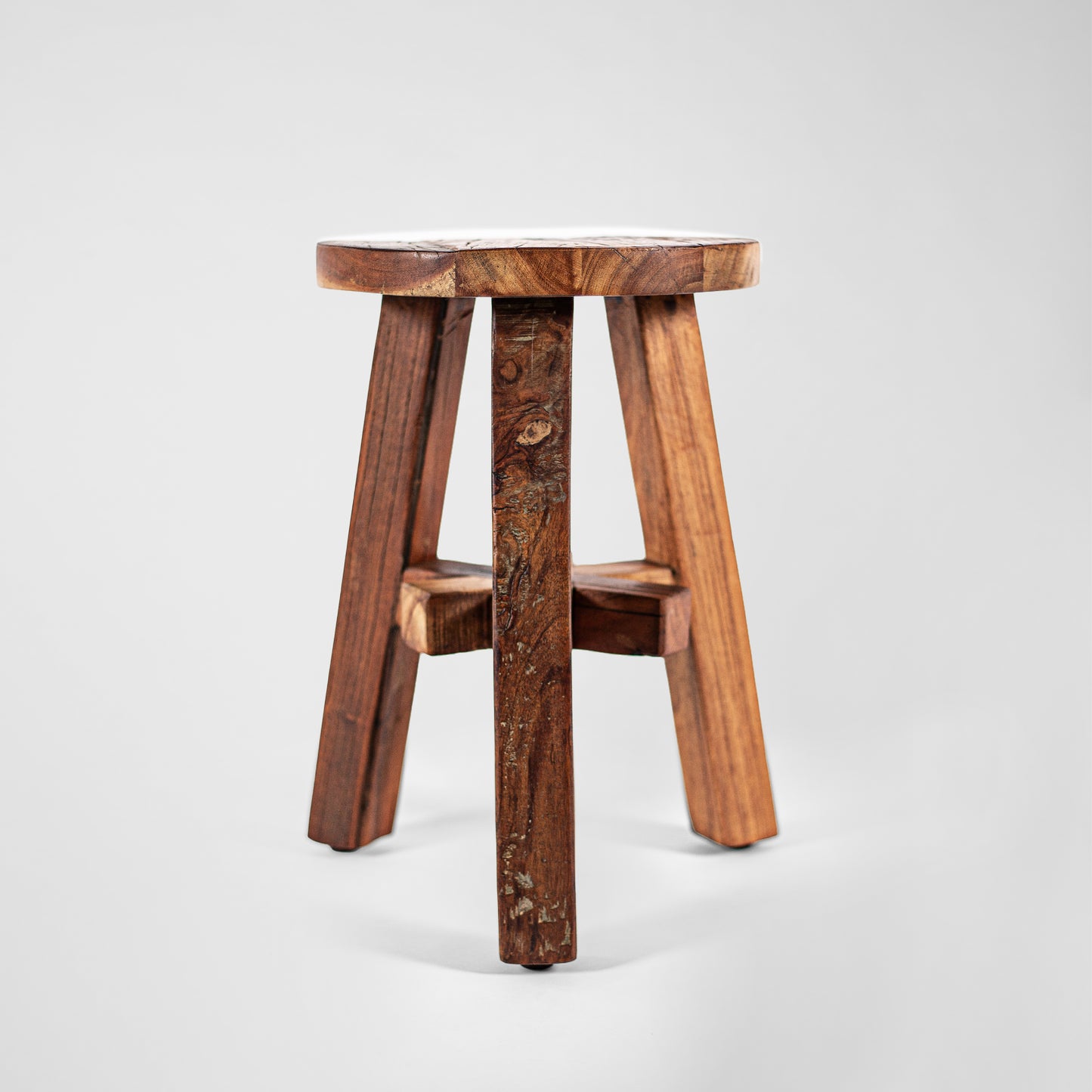 Willy Wonder – country house design stool made of wood