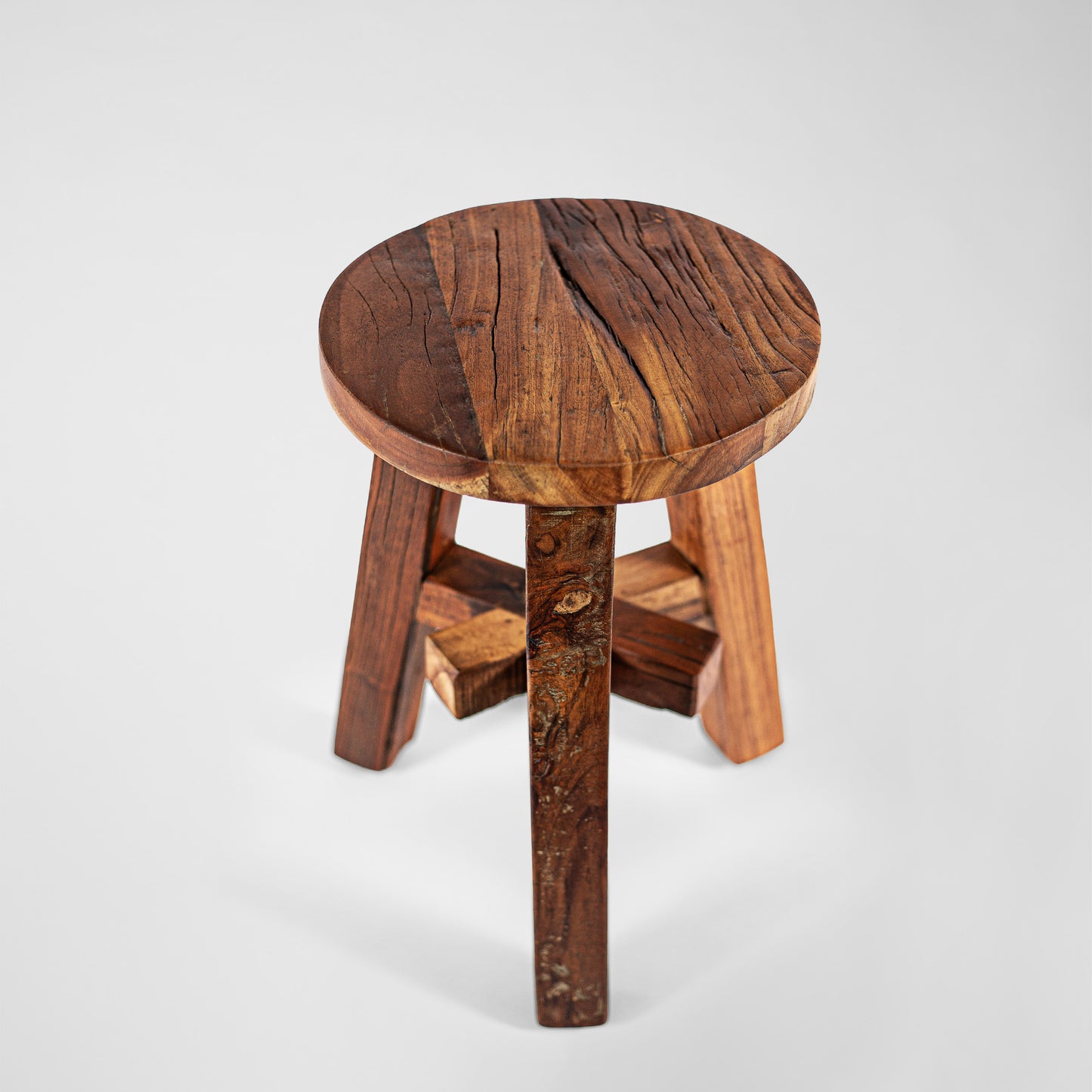 Willy Wonder – country house design stool made of wood