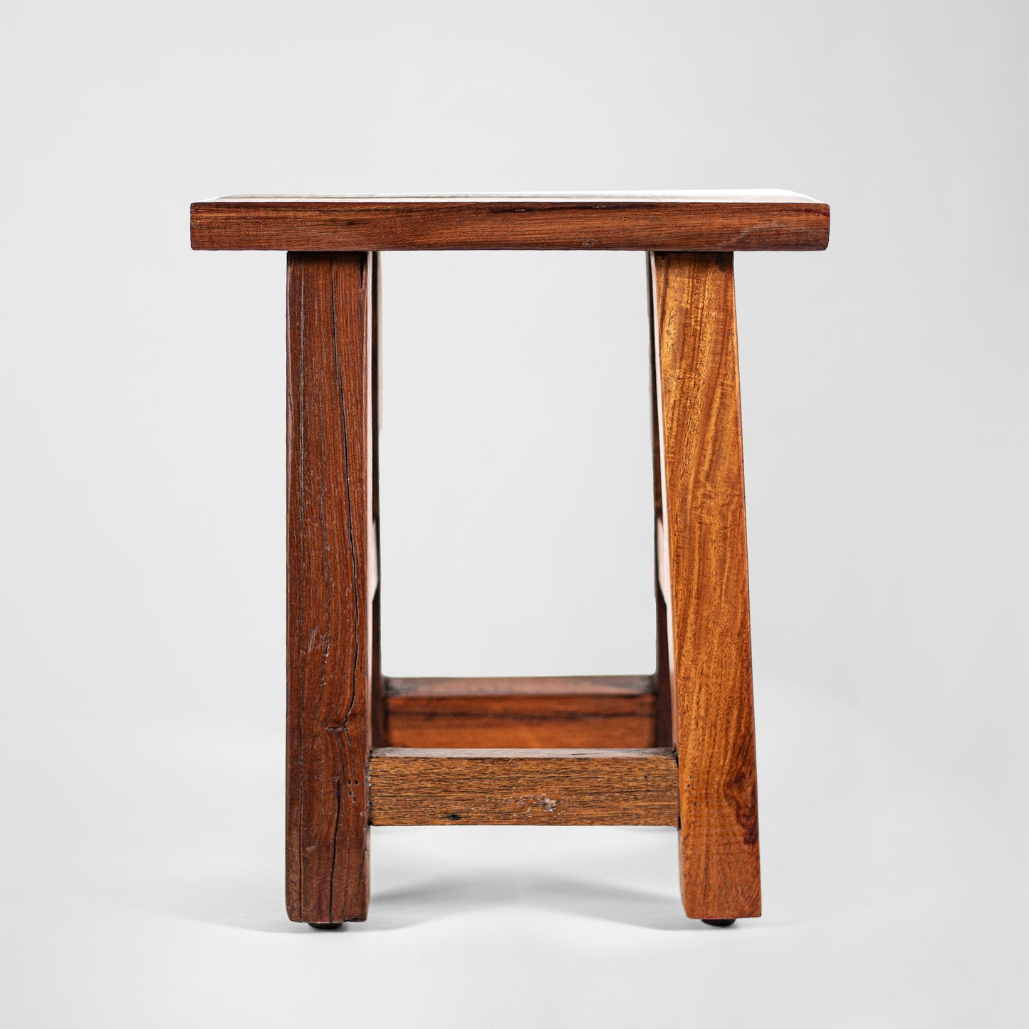 Woody Wayne – country house design stool made of wood